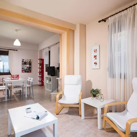 Golden Breeze Apartment *